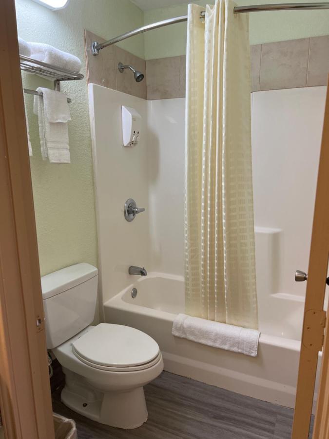 Budget Inn Hallettsville Kültér fotó